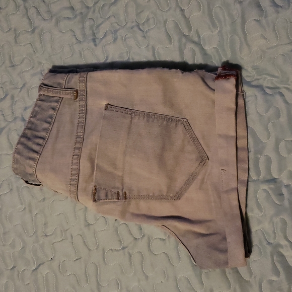 ๐2 for $15๐ Forever 21 denim shorts - Picture 3 of 3